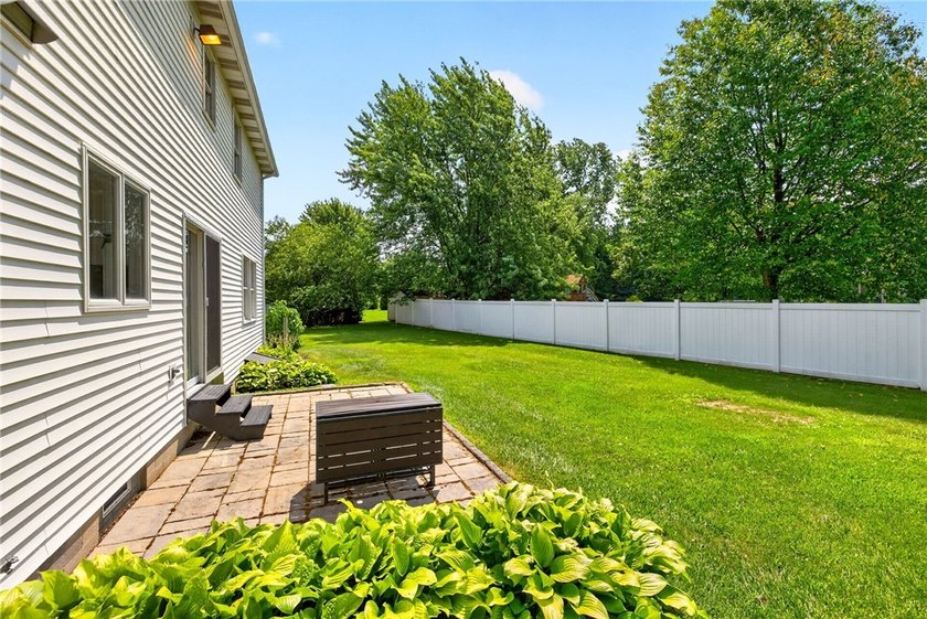 SHOWSTOPPER!! This **MAGAZINE-WORTHY** 4-bedroom 2.5-bath - photo 40