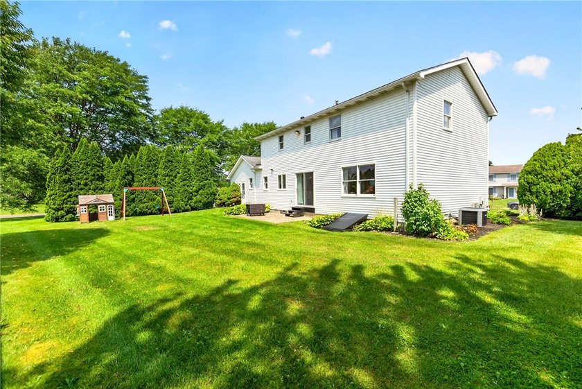 SHOWSTOPPER!! This **MAGAZINE-WORTHY** 4-bedroom 2.5-bath - photo 43