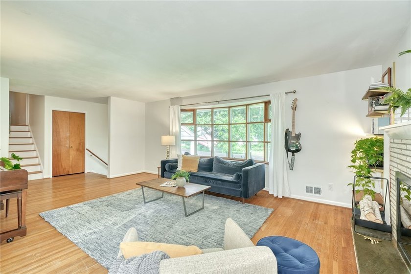 Welcome home to this beautifully updated 4-bedroom, 2-bath - photo 8