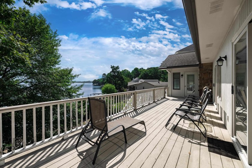 Rare opportunity on Lake Balboa! This custom-built waterfront - photo 30