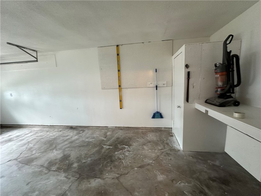 PRICED TO SELL! THIS 3 BED 2 FULL BATH HOME HAS BEEN REMODELED - photo 11
