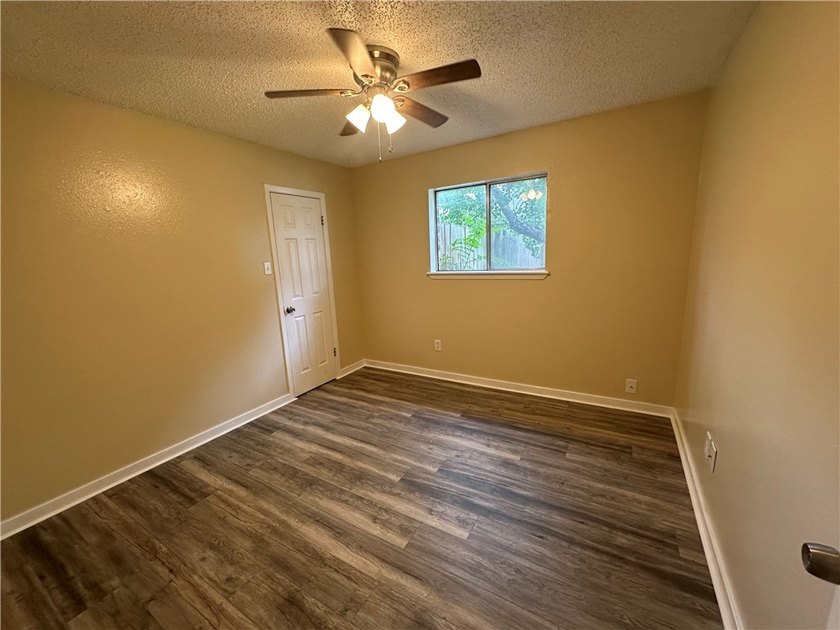 PRICED TO SELL! THIS 3 BED 2 FULL BATH HOME HAS BEEN REMODELED - photo 13