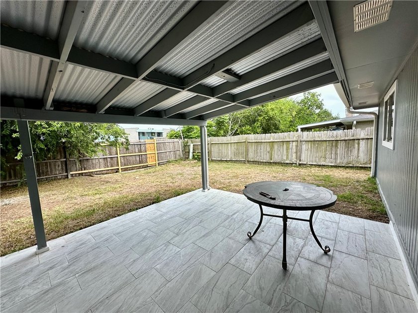 PRICED TO SELL! THIS 3 BED 2 FULL BATH HOME HAS BEEN REMODELED - photo 20