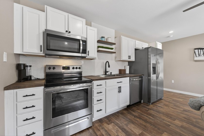 Income producing, potential Barndominiom. live and operate a - photo 9