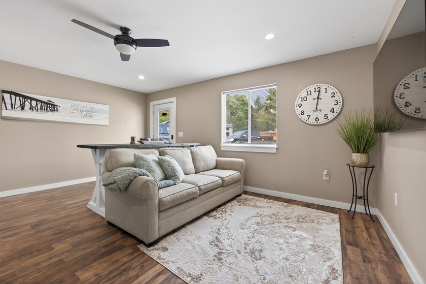 Income producing, potential Barndominiom. live and operate a - photo 10