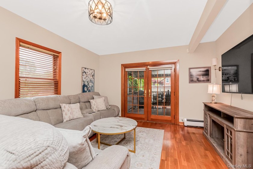 Welcome to 2234 Kingsland Ave - a cozy home on a quiet - photo 8