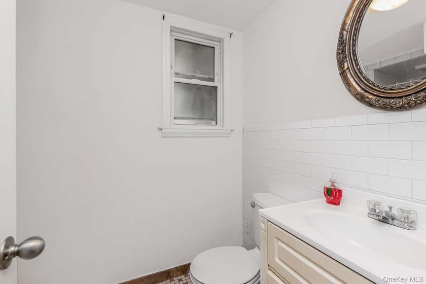Welcome to 2234 Kingsland Ave - a cozy home on a quiet - photo 10