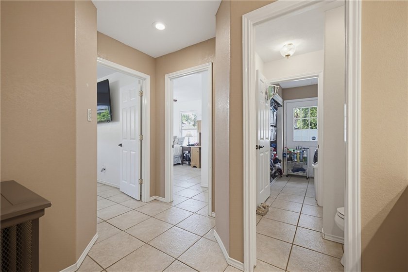 Welcome to this beautifully maintained 3,000+ square-foot home - photo 16