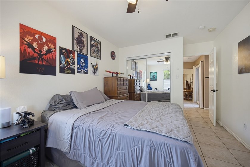 Welcome to this beautifully maintained 3,000+ square-foot home - photo 27