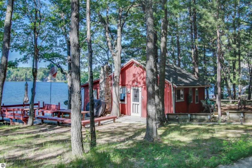 5898 Rennie View Road, Traverse City, MI 49696, 2352949