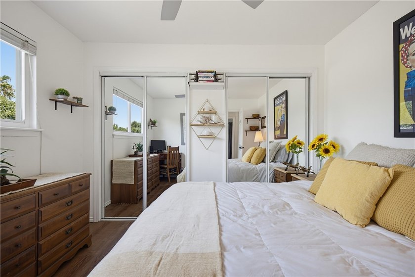 Welcome to this beautifully maintained 3,000+ square-foot home - photo 33