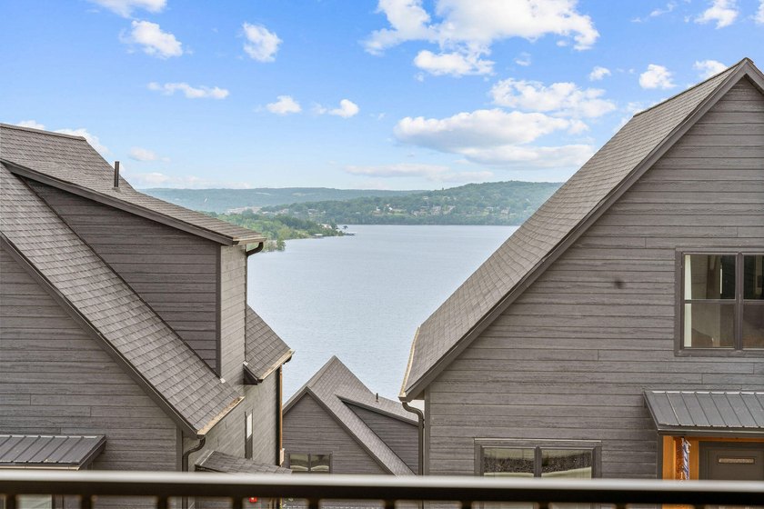 Check out this modern turnkey lake view vacation rental in the - photo 8