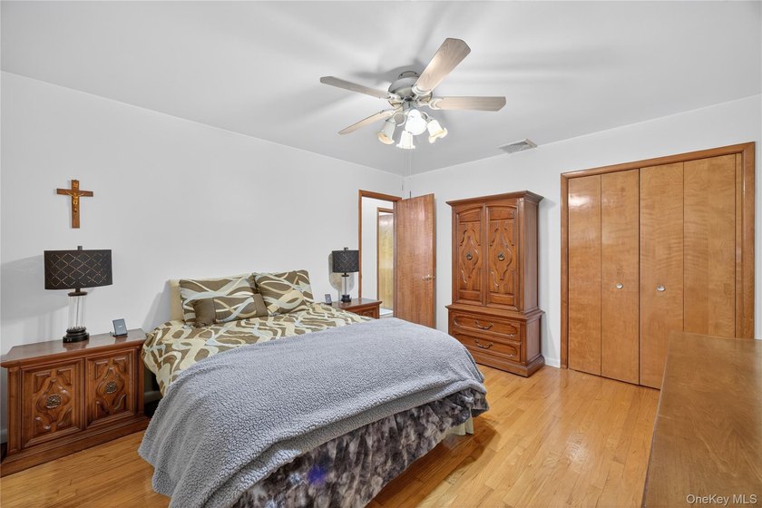 Welcome to this beautifully expanded ranch featuring 3 bedrooms - photo 13