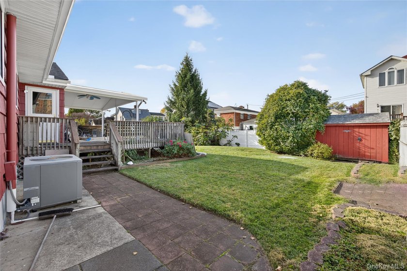 Welcome to this beautifully expanded ranch featuring 3 bedrooms - photo 22