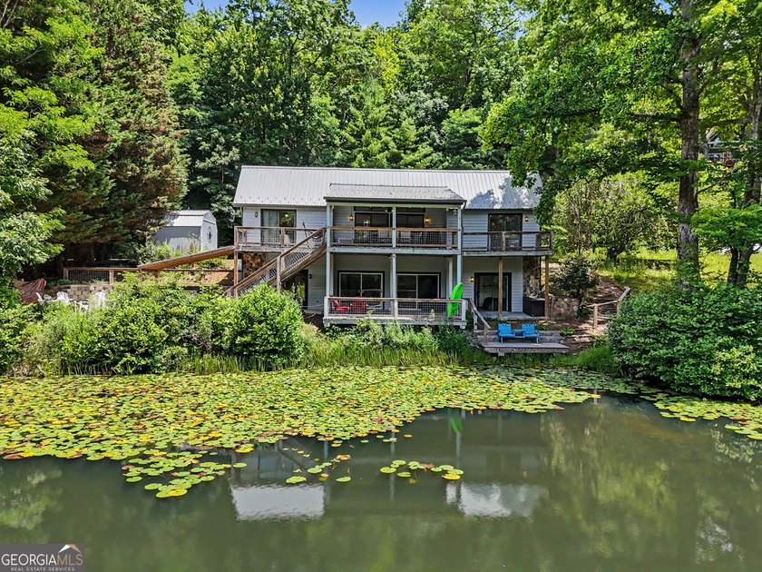 Enjoy true lakefront living at this spacious mountain retreat - photo 3