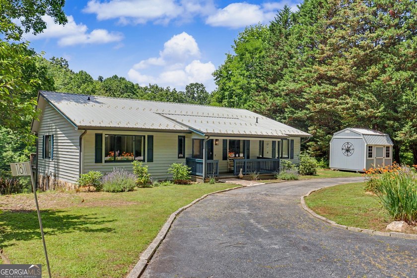 Enjoy true lakefront living at this spacious mountain retreat - photo 7