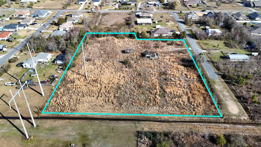 Vacant residential parcel located at the end of a dead-end road - photo 4