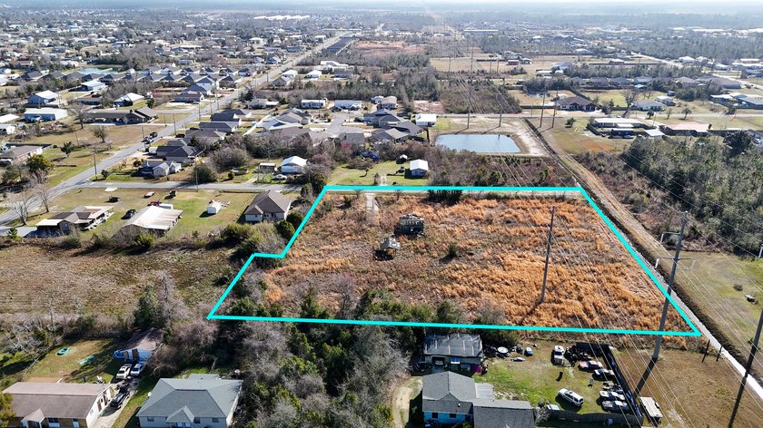 Vacant residential parcel located at the end of a dead-end road - photo 6