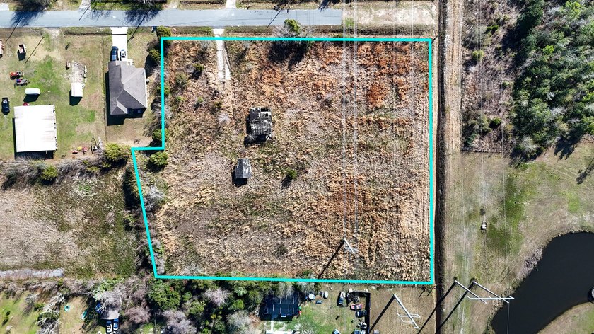 Vacant residential parcel located at the end of a dead-end road - photo 7