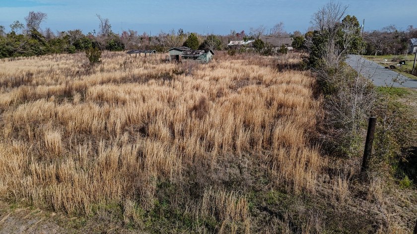 Vacant residential parcel located at the end of a dead-end road - photo 9