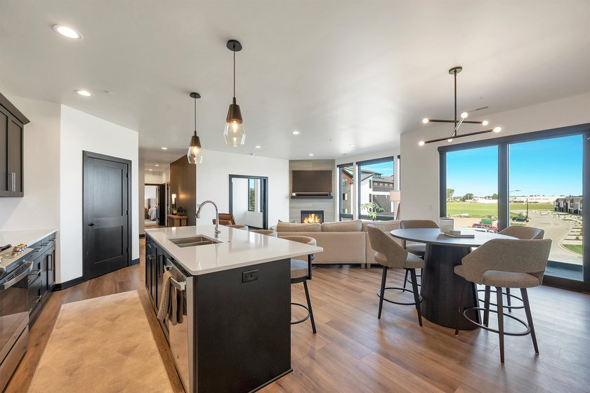 Maintenance-free waterfront living! Enjoy high end condo living - photo 18