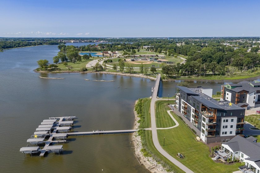 Maintenance-free waterfront living! Enjoy high end condo living - photo 53