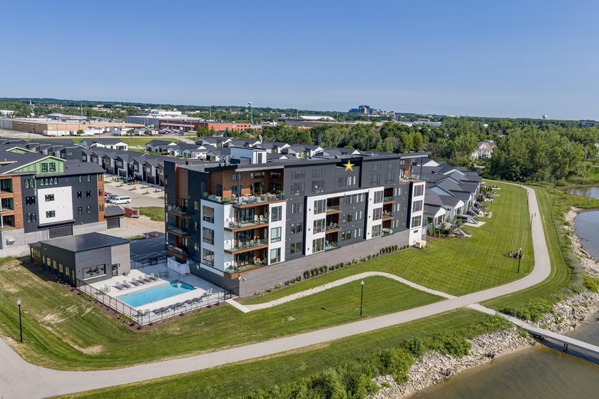 Maintenance-free waterfront living! Enjoy high end condo living - photo 56
