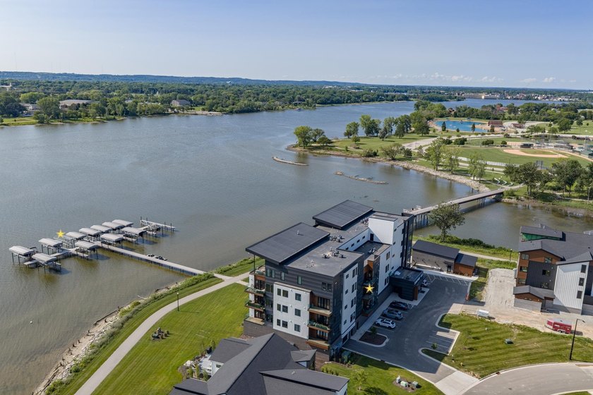 Maintenance-free waterfront living! Enjoy high end condo living - photo 57