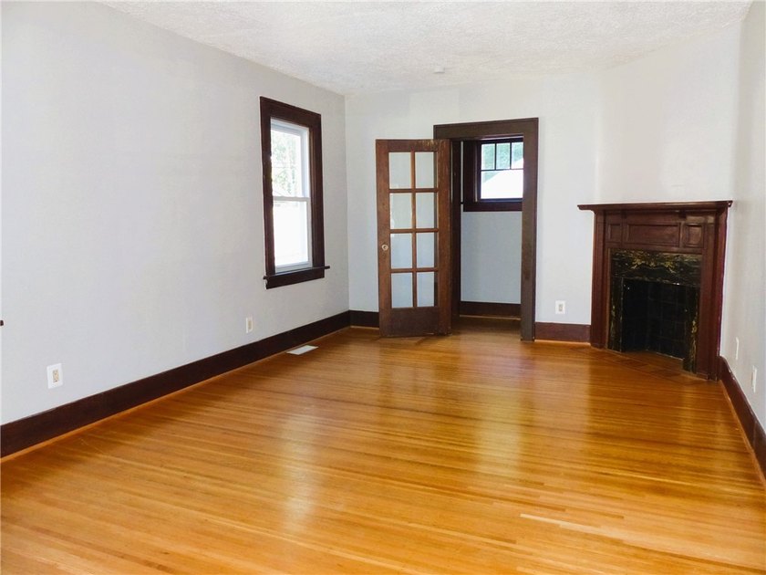 Charming three-bedroom Colonial filled with timeless character - photo 4