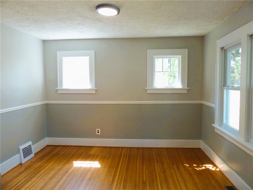 Charming three-bedroom Colonial filled with timeless character - photo 7