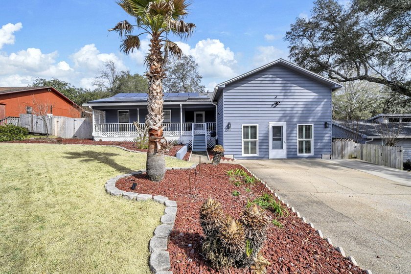 POOL HOME IN THE HEART OF NICEVILLE - ask about SELLER credit - photo 2