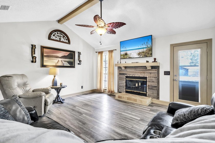 POOL HOME IN THE HEART OF NICEVILLE - ask about SELLER credit - photo 6