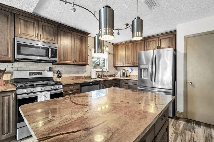 POOL HOME IN THE HEART OF NICEVILLE - ask about SELLER credit - photo 9