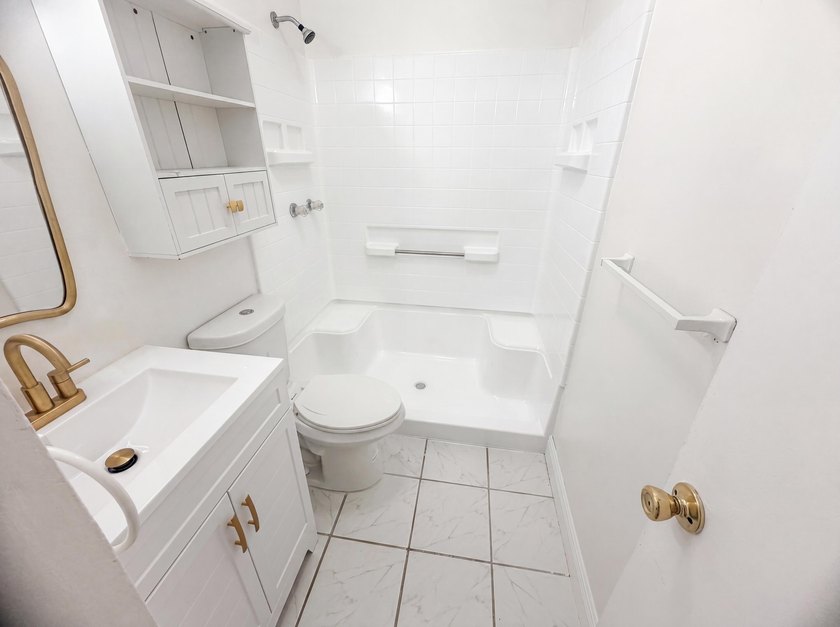 752 Orchid Dr is a 1-story Royal Palm Beach home, gives an open - photo 21