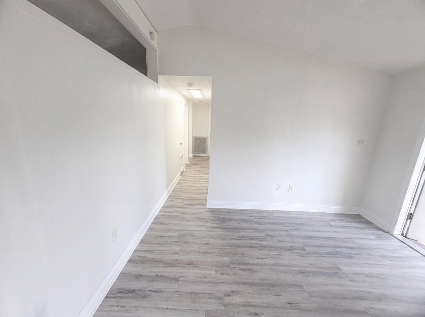 752 Orchid Dr is a 1-story Royal Palm Beach home, gives an open - photo 22