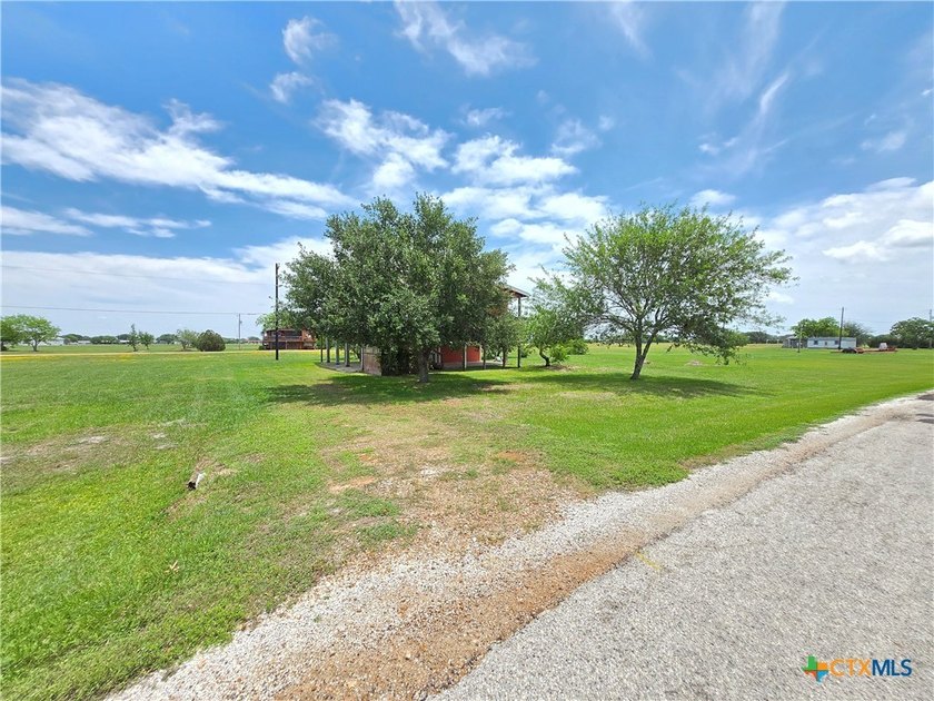 Welcome home to *The Cape!* This 1,514 sq ft home is nestled on - photo 29