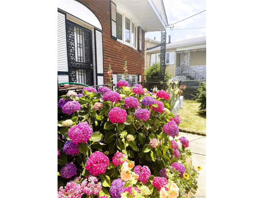 Welcome to your new home- a beautifully maintained and fully - photo 3