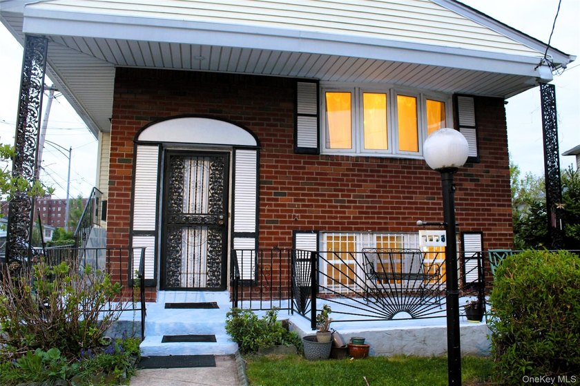 Welcome to your new home- a beautifully maintained and fully - photo 4