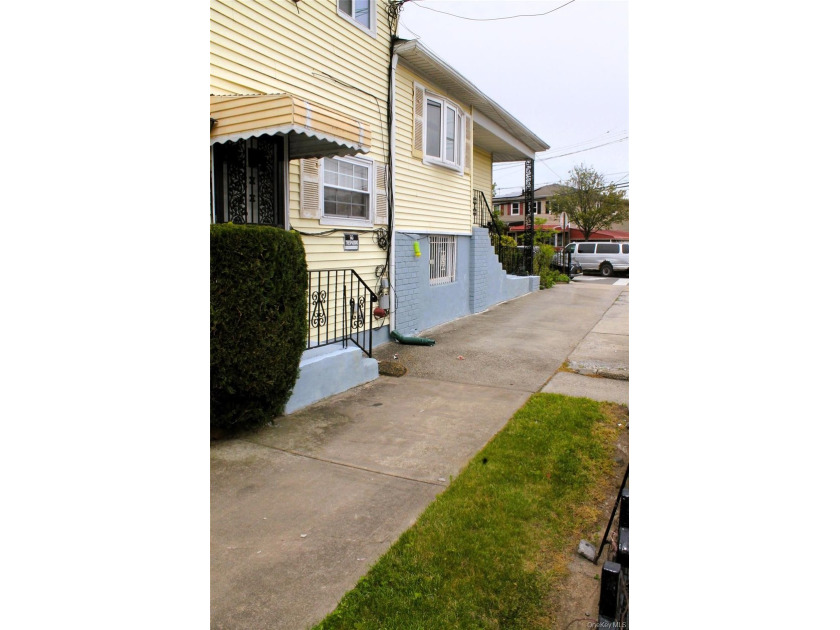 Welcome to your new home- a beautifully maintained and fully - photo 5