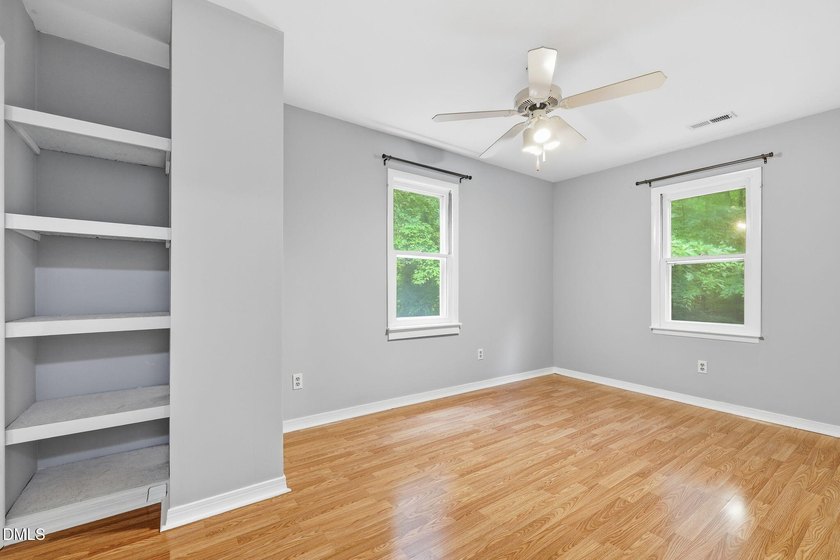 Detached 2-Car Garage with Finished Bonus Room &amp; Full Bath! - photo 21