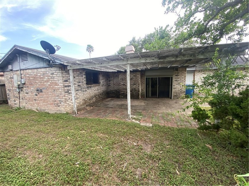 Four sided brick veneer home in Carolyn Heights features a split - photo 23
