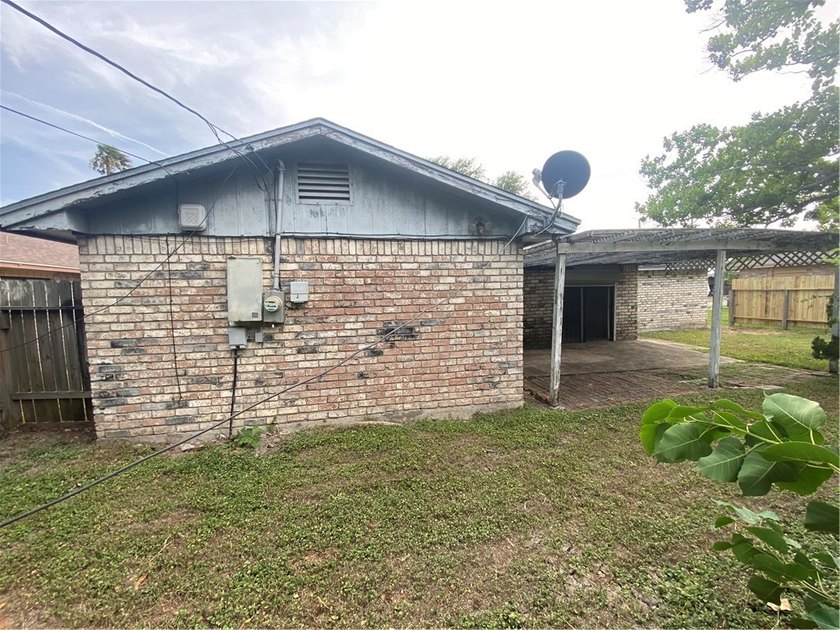 Four sided brick veneer home in Carolyn Heights features a split - photo 24