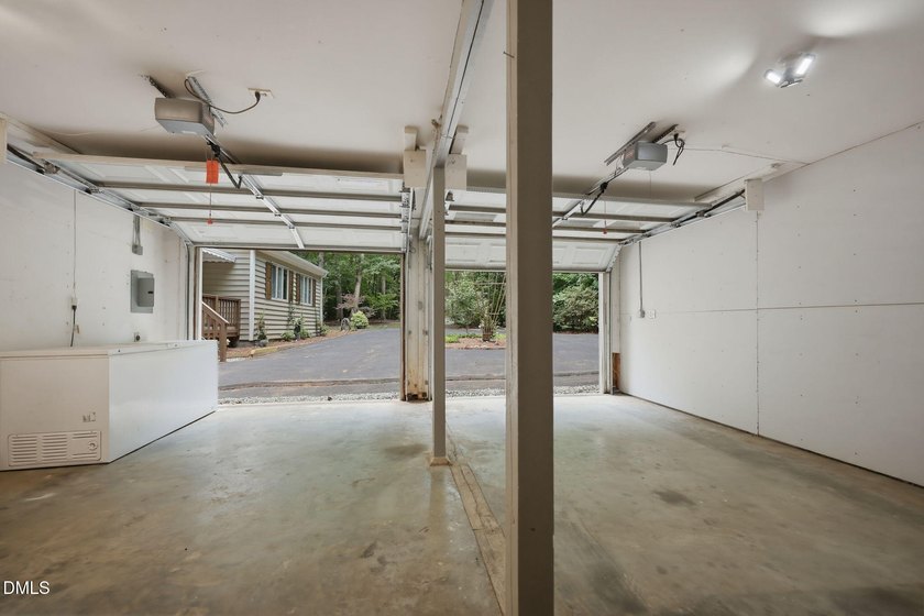 Detached 2-Car Garage with Finished Bonus Room &amp; Full Bath! - photo 48