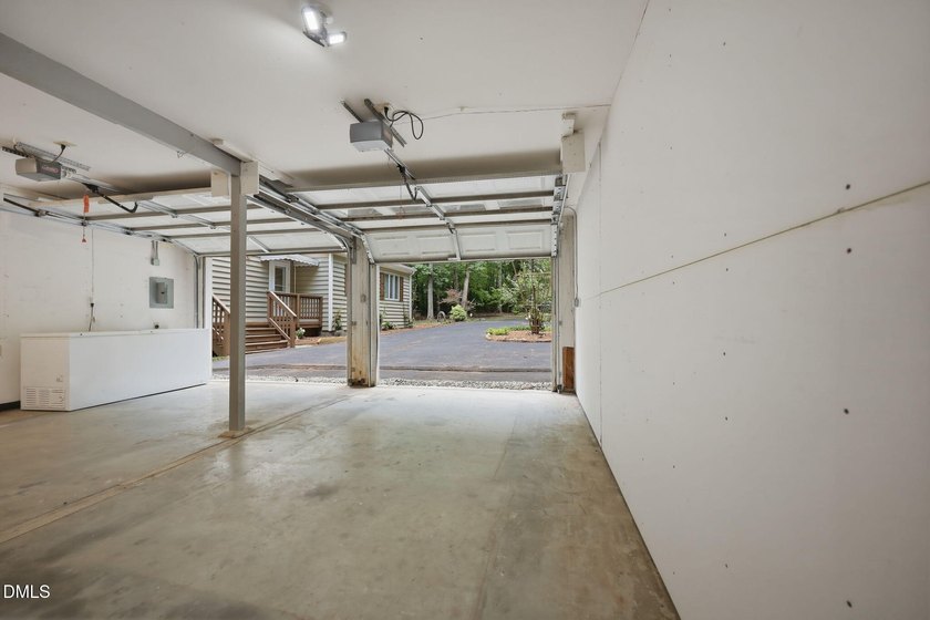 Detached 2-Car Garage with Finished Bonus Room &amp; Full Bath! - photo 49