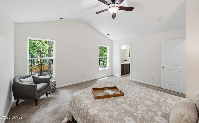 Turn Key 4 Bed 2.5 Bath home with a big yard in the desirable - photo 4