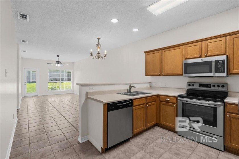 Welcome to Victoria Place in the heart of Foley! This - photo 4
