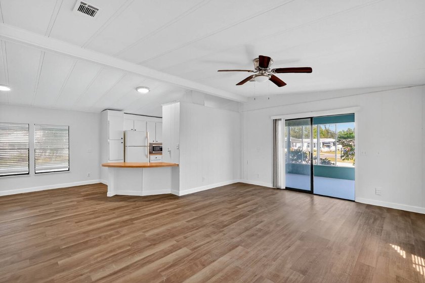 SELLER WILL PAY THE FIRST 4 MONTHS RENT ON THE LEASE WITH - photo 6