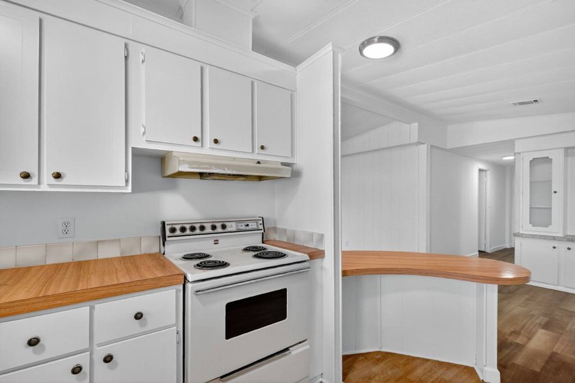 SELLER WILL PAY THE FIRST 4 MONTHS RENT ON THE LEASE WITH - photo 10