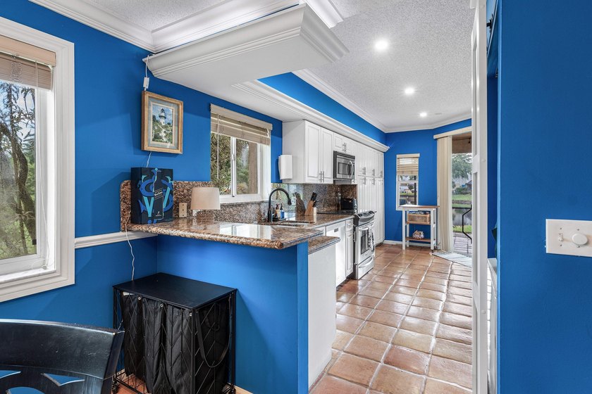 Are you looking for a renovated 1st floor corner unit condo in - photo 11
