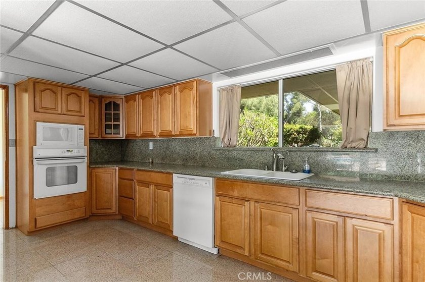 Welcome to the prestigious Mesa Oaks community of Covina, where - photo 4